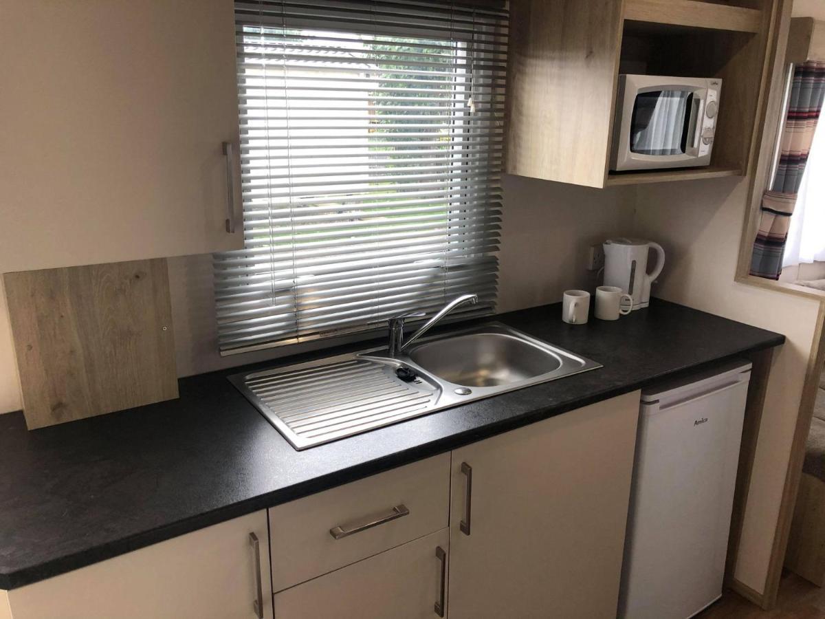 Ash Standard Holiday Home Чапел-Сент-Леонардс Экстерьер фото